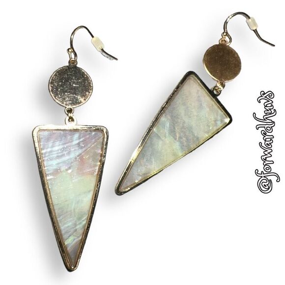 Beautiful Gold Tone Mother of Pearl Dangle Earrings - Picture 7 of 8